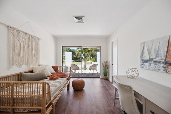 Building Photo - 456 Yacht Harbor Dr