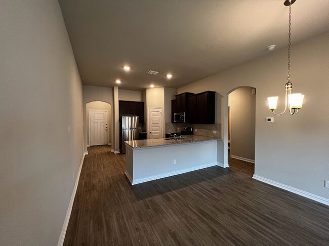 Building Photo - Spacious Single-Story Duplex with Upgraded Kitchen Appliances