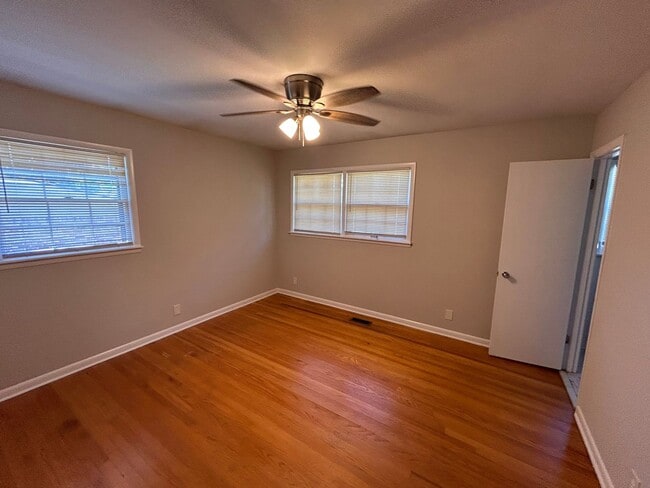 Building Photo - 2405 Laverne Dr NW