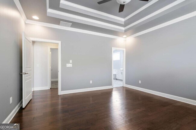 Building Photo - 330 La Perla Dr