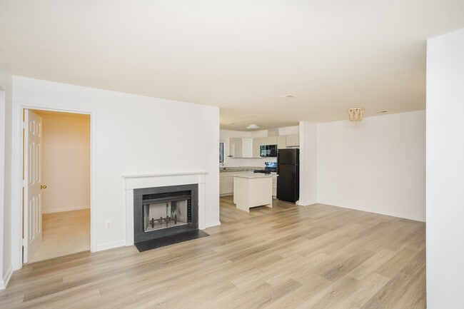Building Photo - 2815 Lee Oaks Ct