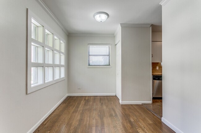 Building Photo - BOUTIQUE ALAMO HEIGHTS 1-BEDROOM APARTMENT