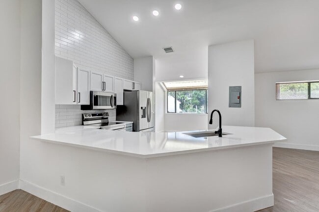 Building Photo - 206 Sea Oats Dr