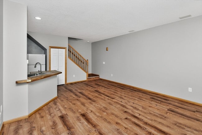 Building Photo - NEAR OTTER CREEK GOLF COURSE!! 2 Bedroom, 1.5 Bathroom in Northeast Ankeny