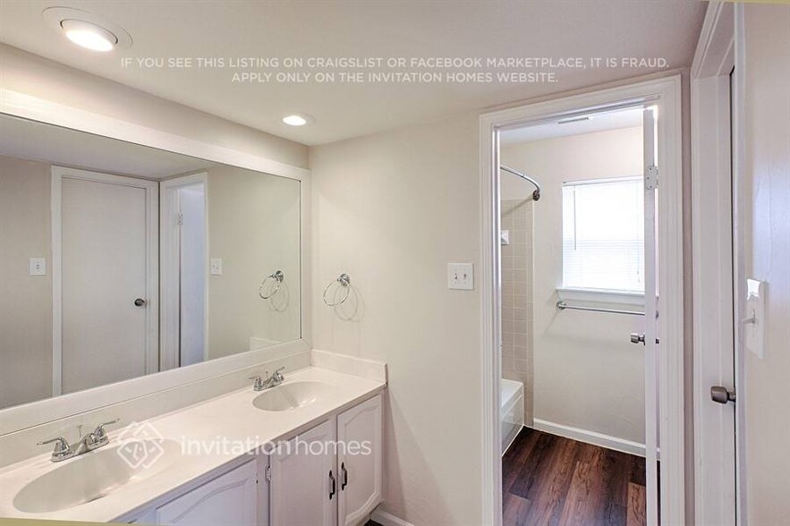 Building Photo - 2401 Forestmeadow Dr