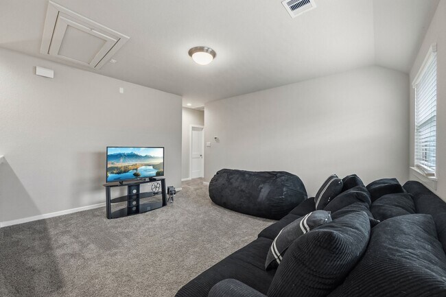 Building Photo - 16323 Apache Wds Wy