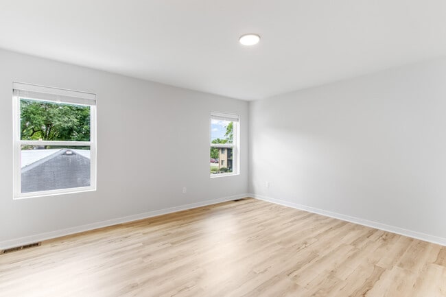 Building Photo - 345 Estberg Ave