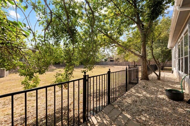 Building Photo - 6704 Menchaca Rd