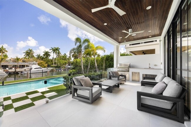 Building Photo - 885 NE 76th St