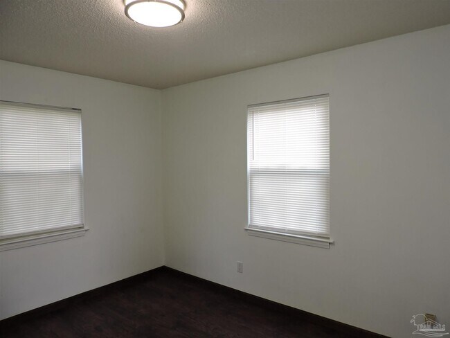Building Photo - 2323 Silversides Loop