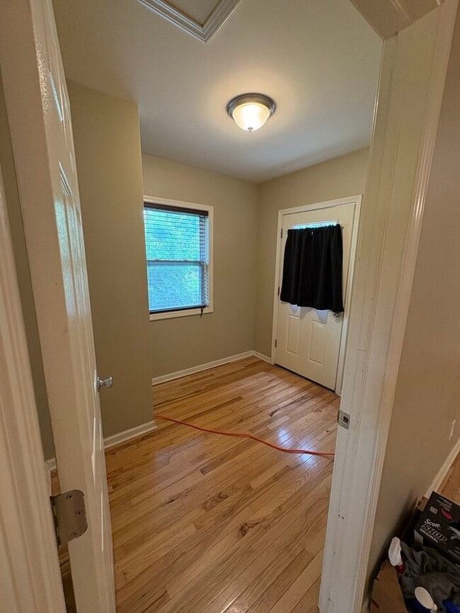 Building Photo - 2 Story Colonial - 3 bdrm/2 bath - LARGE YARD