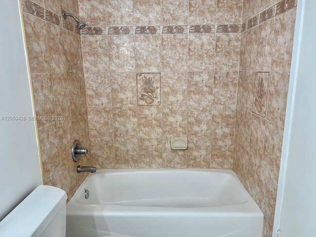 Building Photo - 4400 Hillcrest Dr