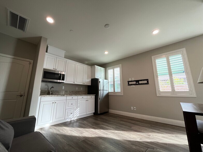 Building Photo - 37556 River Oats Ln