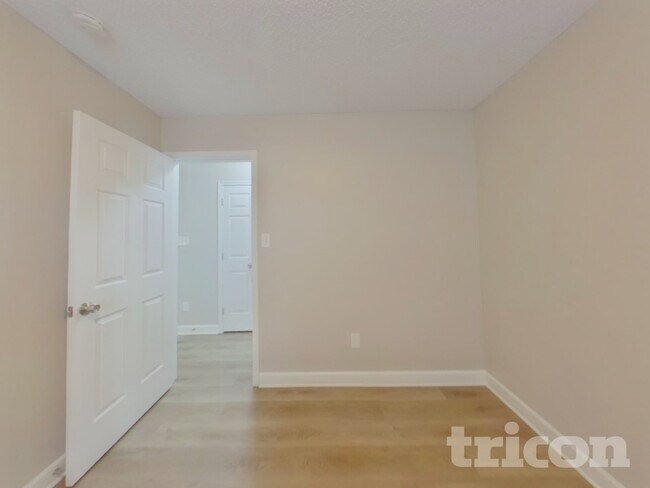 Building Photo - 2918 Brekonridge Centre Dr