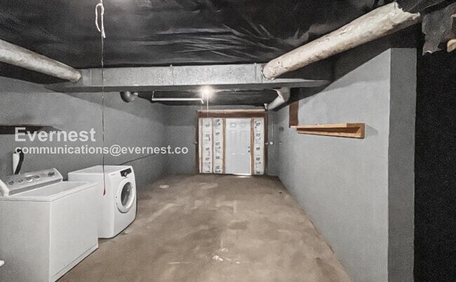 Building Photo - 18 Inglenook Dr