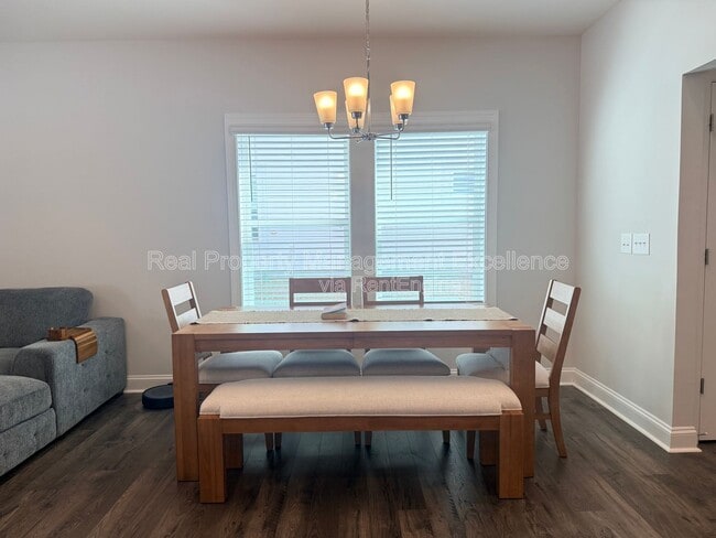 Building Photo - 540 Barrington Row Ave