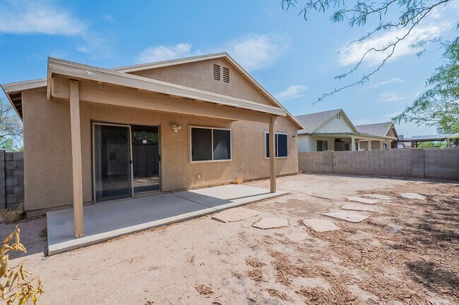 Building Photo - Spacious 3-Bed Tucson Rental with Garage &...