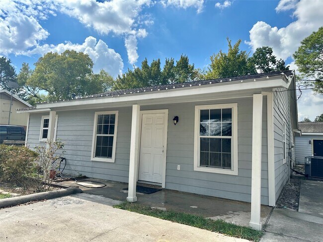 Building Photo - 3331 Longhorn Dr