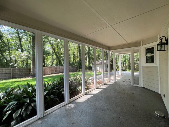 Building Photo - 1430 Blockford Ct W