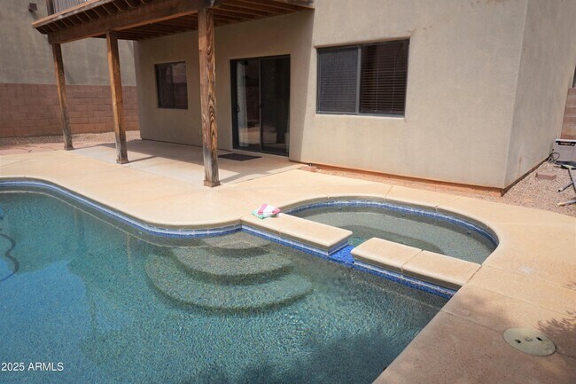 Building Photo - 950 Leonard Wood St