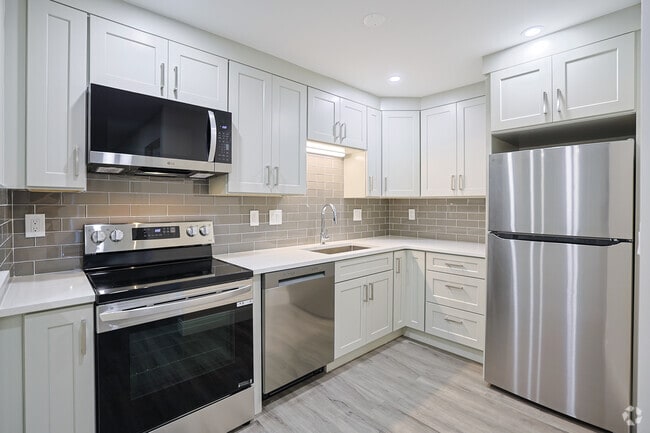 Interior Photo - Nahatan Terrace