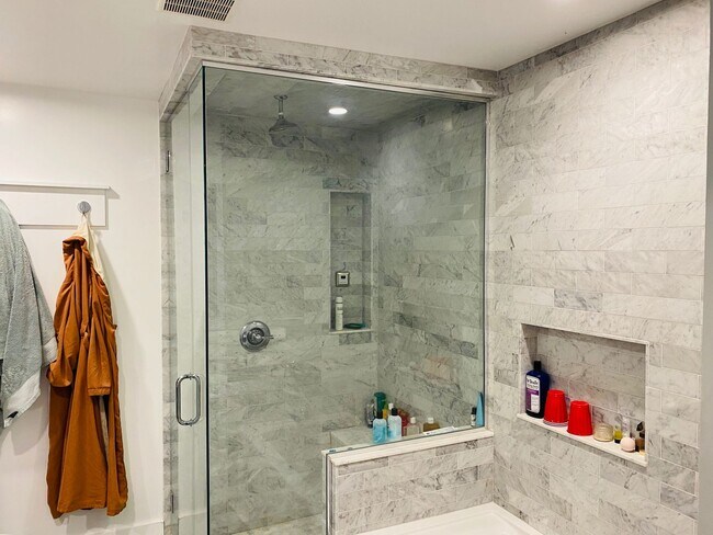 Building Photo - Executive Rental Fully Furnished PERFECT GETAWAY, MOUNTAIN RETREAT WITHIN TOWN!!