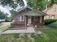 Building Photo - Charming & Updated 3BR Home with Huge Yard & Storage