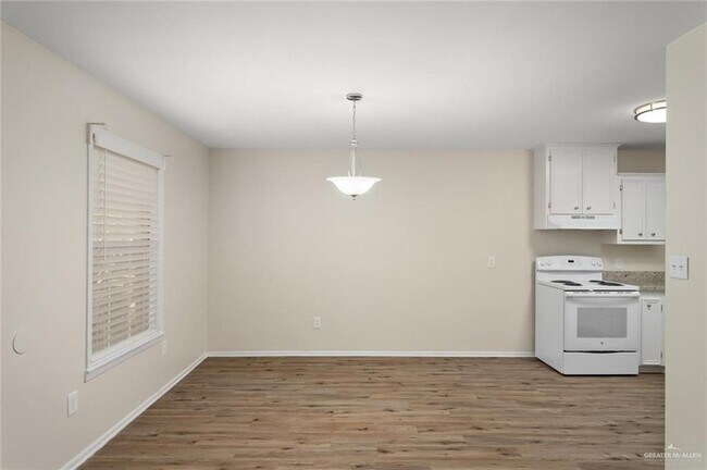 Building Photo - 13 E Stubbs St