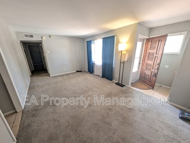 Building Photo - 3204 La Veta Dr