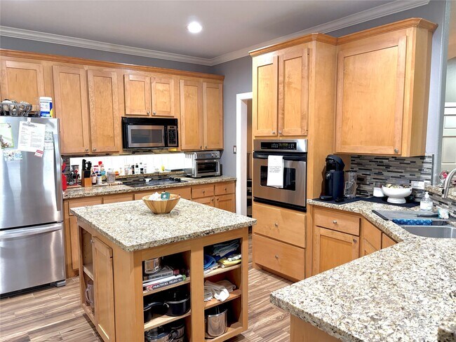 Building Photo - 3202 Pine Chase Dr