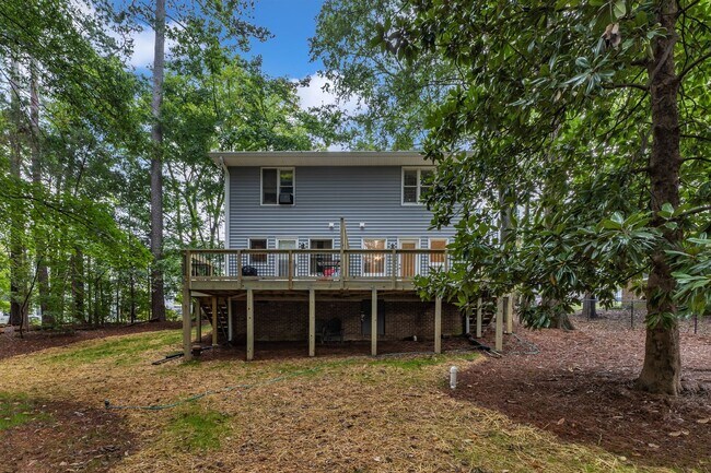 Building Photo - Fully Renovated Townhome - Downtown Wake Forest!