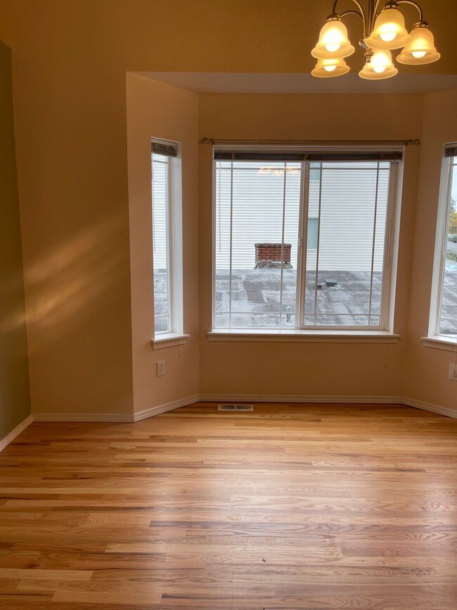 Building Photo - Spacious 2-Bedroom, 2-bathroom Townhome in...