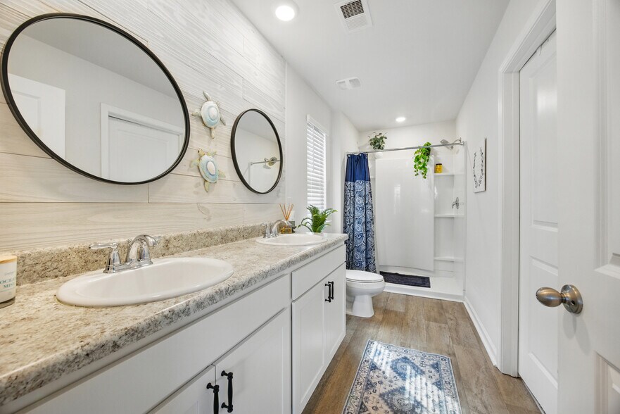 Building Photo - 580 Talisman Trl