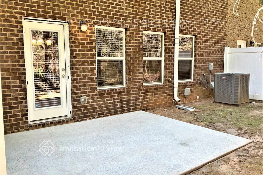 Building Photo - 260 Britt Dr