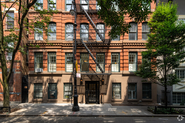 Building Photo - 104-106 Bedford St