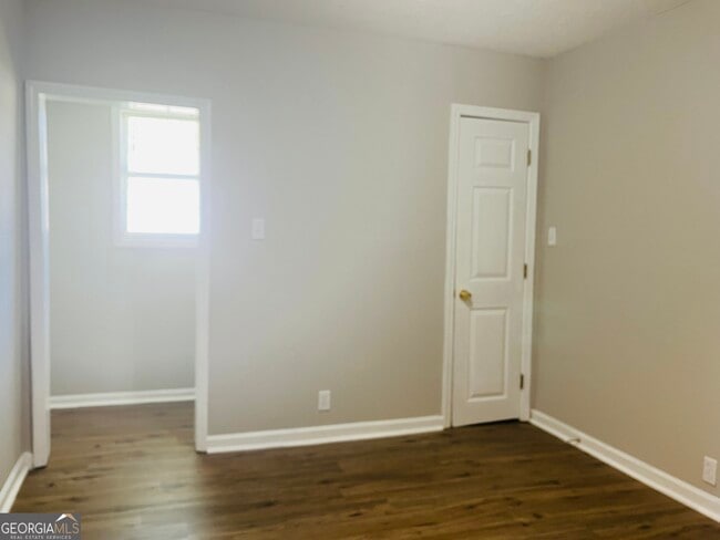 Building Photo - 900 Park Ave