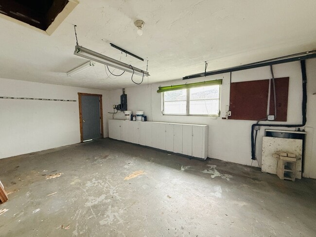 Building Photo - 7910 Lilac Dr