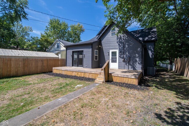 Building Photo - 817 W 5th St