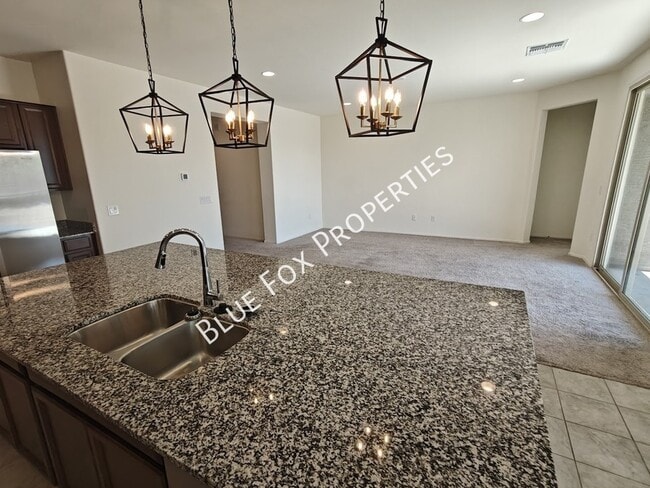 Building Photo - 5525 W Lazy Farm Dr