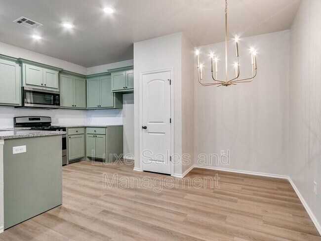 Building Photo - 10601 Lawson Ln