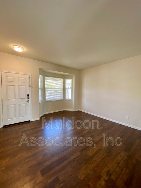 Building Photo - 7605 Dobbs Dr