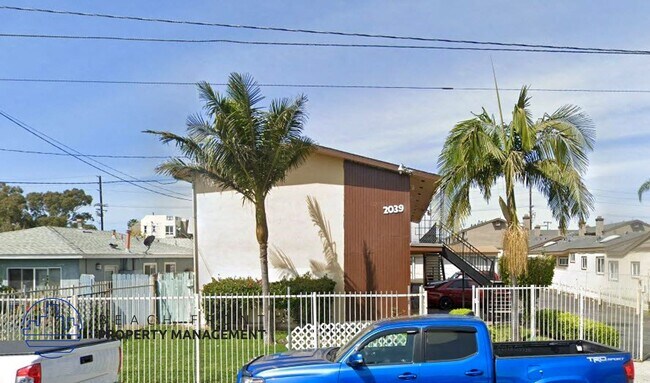 Building Photo - 2039 Wallace Ave.