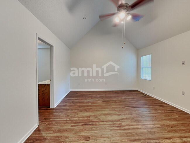 Building Photo - 419 Parallel Dr