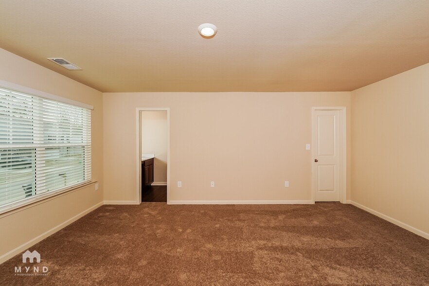 Building Photo - 525 Clover Cir