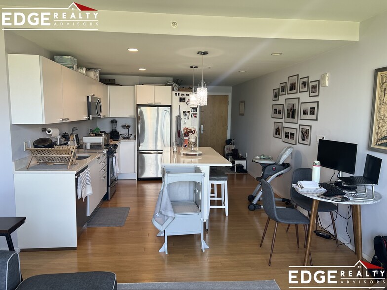 Building Photo - 2 Earhart St