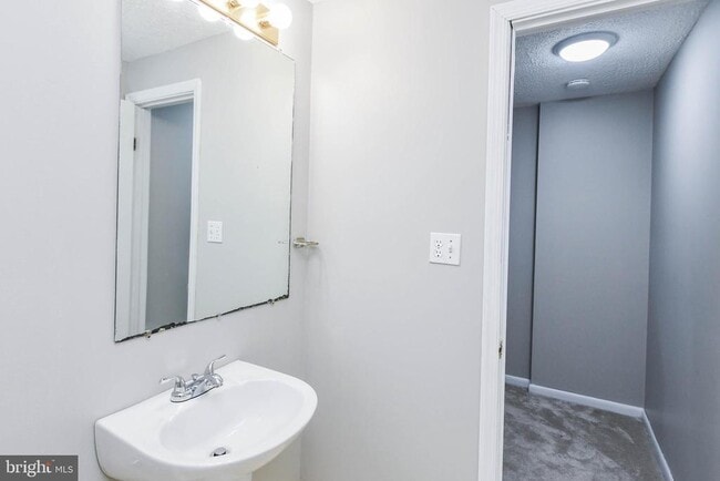 Building Photo - 2156 Commissary Cir