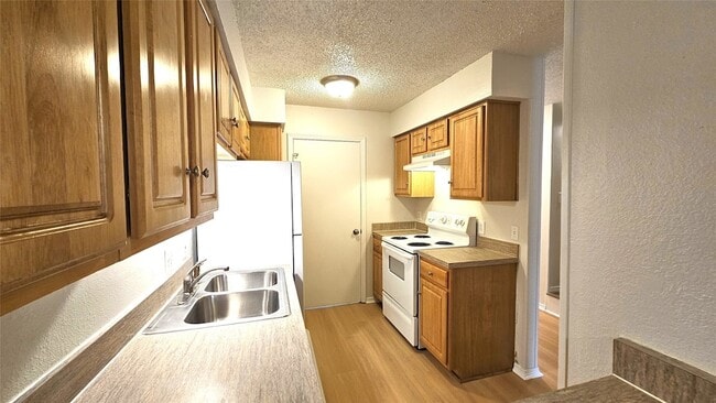 Building Photo - 1605 5th Ave