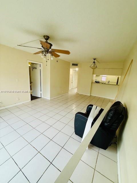 Building Photo - 10173 Twin Lakes Dr