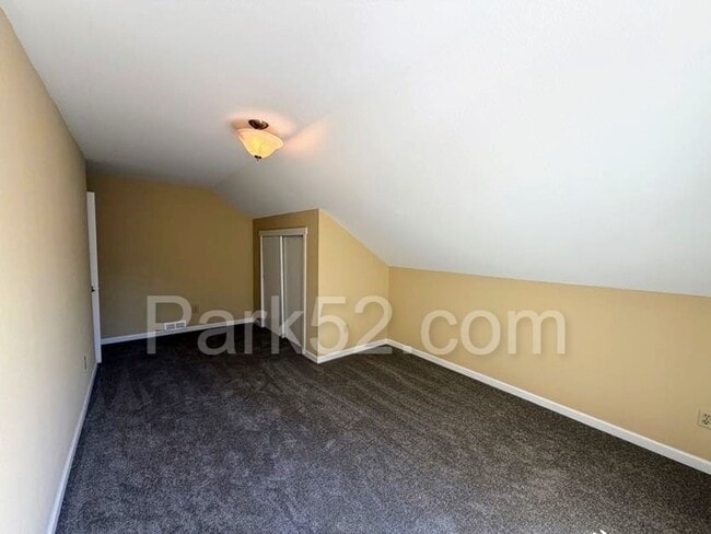 Building Photo - 4 Bedroom 2 Bathroom Single Family Northeast Tacoma Home