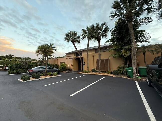 Building Photo - 16005 Kingsmoor Way